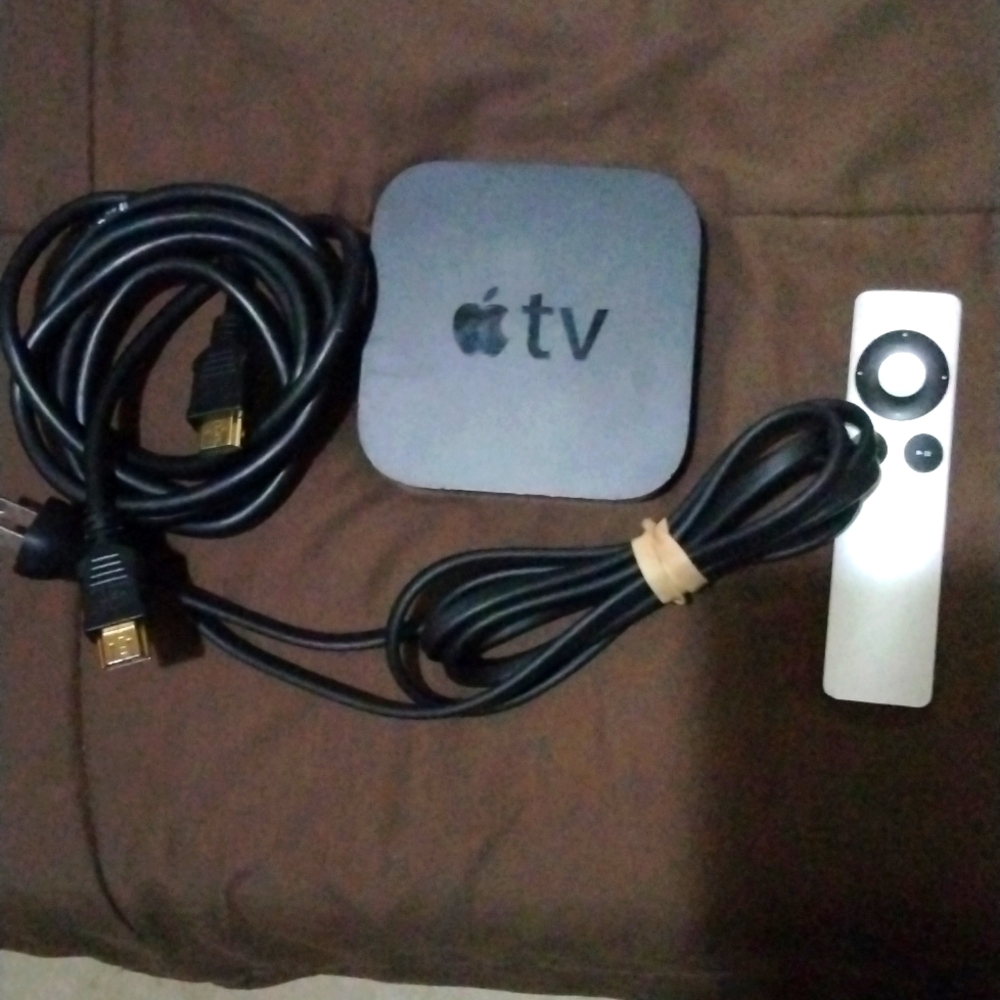 Apple TV Black 3rd Generation Media Player 8GB w/Remote (A1427)